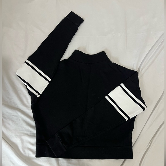 Guess black cropped hoodie - Picture 2 of 3